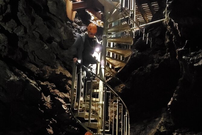 13-Day Iceland Geology Adventure Guided Tour from Reykjavík - Day 3: Geothermal energy, plate boundaries, and scoria at Stampar