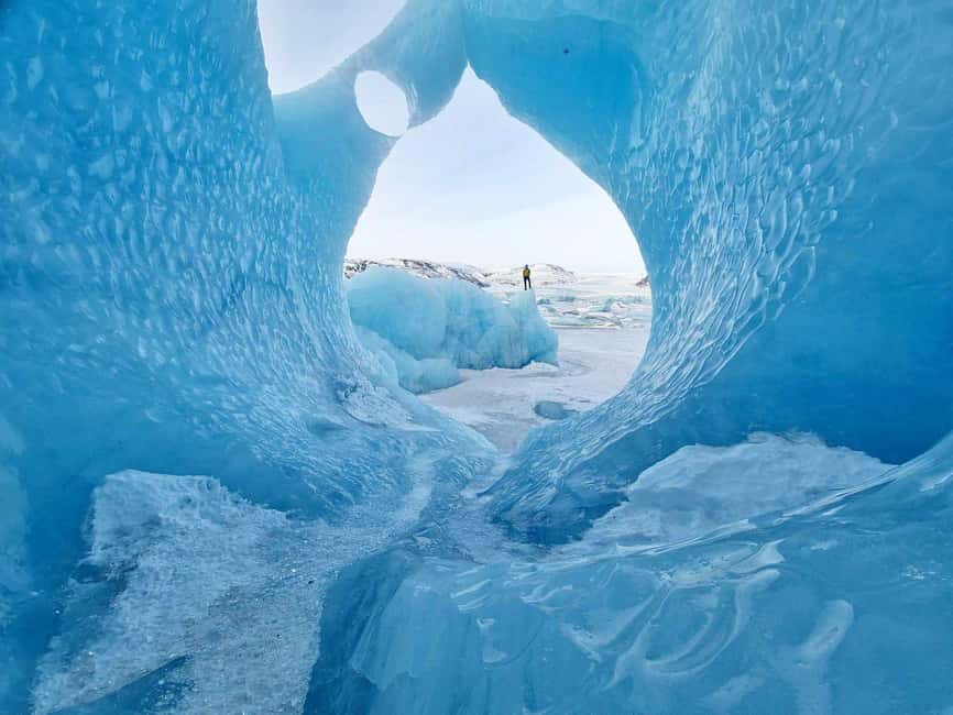2-Day South Coast, Blue Ice Cave, Glacier Lagoon Tour - Diamond Beach: black sand and the iceberg sparkle effect