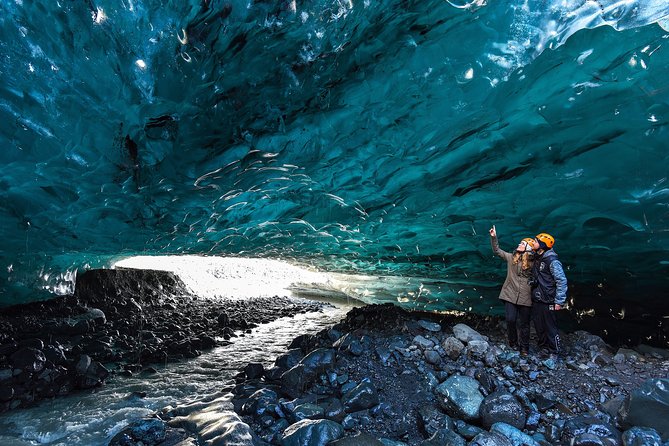 3-Day Ice Cave, South Coast, Golden Circle and Northern Lights - Where you sleep: functional hotels in good aurora spots