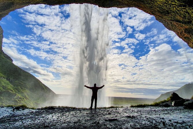 3 Day Tour Jokulsarlon - Golden Circle - South Coast - Glacier Hike - Boat Tour - Day 1: Þingvellir tectonic plates, Geysir power, Gullfoss waterfall, Kerið crater, then Hveragerði