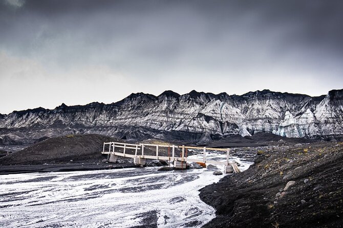 3 Hours Katla Ice Cave Tour/Meet in Vík - Equipment and descent: what you do before you see the ice up close