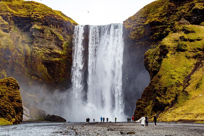 4-Day Iceland: Golden Circle, South Coast, Volcano Hike & Northern Lights - Day 1: Golden Circle with tectonic history and big waterfall energy