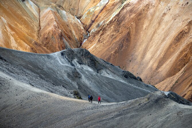 4 Days Laugavegur Trekking Tour - Day 2: Black obsidian desert to Jökultungur peak views