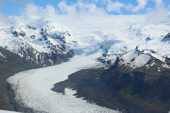 Airplane flight over glacier lagoons and Iceland's highest peak - Kjós and Mosárdalur valley: the view that sets up the whole flight