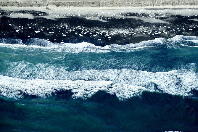 Airplane flight over glacier lagoons and Iceland's highest peak - Jökulsárlón glacier lagoon: the icebergs look close enough to touch