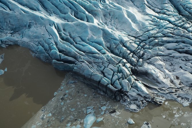 Airplane flight over glacier lagoons and Iceland's highest peak - Coffee or tea included, and why that small comfort helps