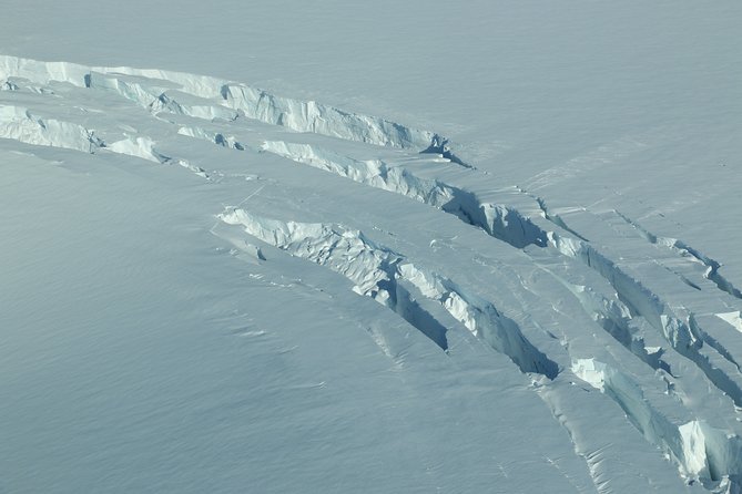 Airplane Flight over Vatnajökull Volcanic Eruption Sites - Small-Group Capping at Five: Why It Changes the Whole Feel