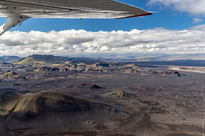 Airplane Sightseeing flight over Laki craters and highland - Seats, Photo Angles, and Why the Pilot Matters So Much