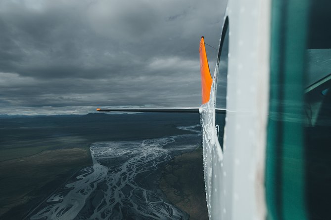 Airplane tour over black sands and riverbeds from Skaftafell - A 45-minute flight from Skaftafell that makes Iceland feel simple