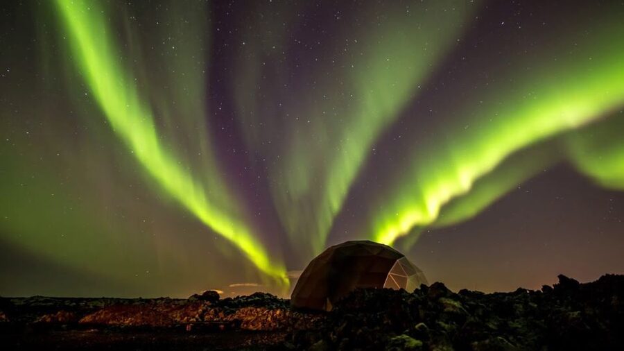 Aurora Basecamp: Northern Lights Nighttime Observation Tour - Your 90-Minute Flow: Hot Chocolate, Exhibition, and Watching the Sky