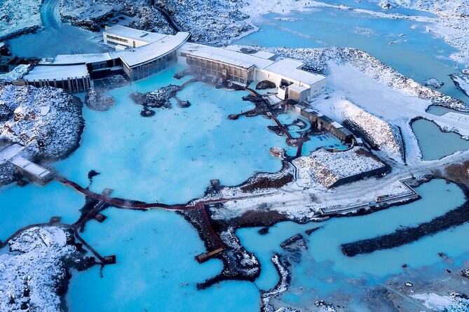 Blue Lagoon Admission Including Return Transfers from Reykjavik - Comfort vs Premium: choose based on shower comfort and how many masks you want