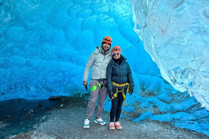Crystal Blue Ice Cave - Super Jeep From Jökulsárlón Glacier Lagoon - Why this ice cave outing is so special around Jökulsárlón