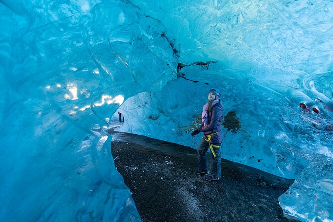 Crystal Blue Ice Cave - Super Jeep From Jökulsárlón Glacier Lagoon - How “small group” feels in the ice cave itself