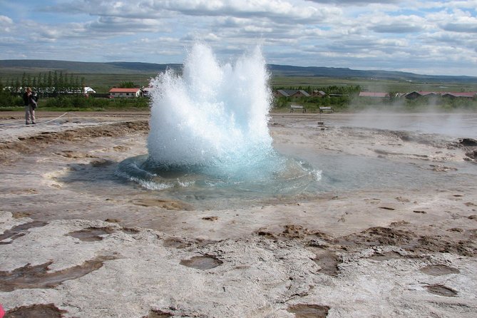Day Trip to the Golden Circle and Blue Lagoon from Reykjavik - Gullfoss Falls, The Water Stop That Still Needs Strategy