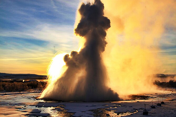 Day Trip to the Golden Circle and Blue Lagoon from Reykjavik - Kerið Crater and the Short Detour Mindset