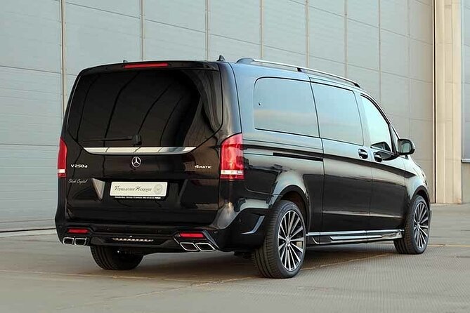 Departure by Luxury Van Reykjavik City to Reykjavik Airport KEF - Who This Transfer Works Best For