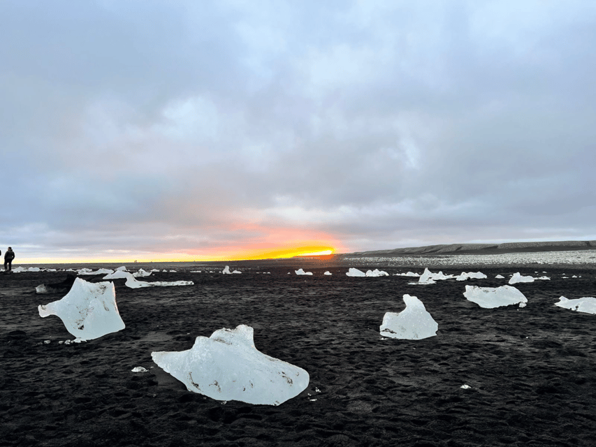 Diamond Beach & Jökulsárlón Glacier Exclusive Day Tour - Stop 1: Jökulsárlón Glacier Lagoon, 30 minutes of ice in motion
