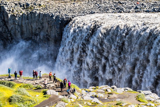 Diamond Circle Day Tour from Akureyri - Vatnajökull and Jokulsárgljúfur park stops: context without the hike