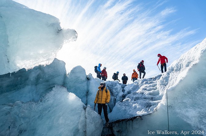 Easy Hike on Sólheimajökull glacier - Guide power: small groups and calm instruction
