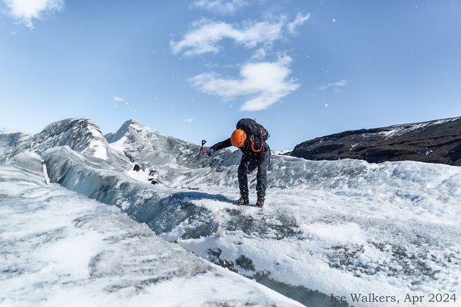 Easy Hike on Sólheimajökull glacier - From the car park to the ice, then up to the plateau