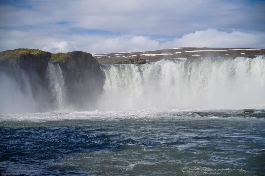 From Akureyri: Goðafoss Express Minibus Tour - Meet at Tangabryggja and spot your guide in green-yellow