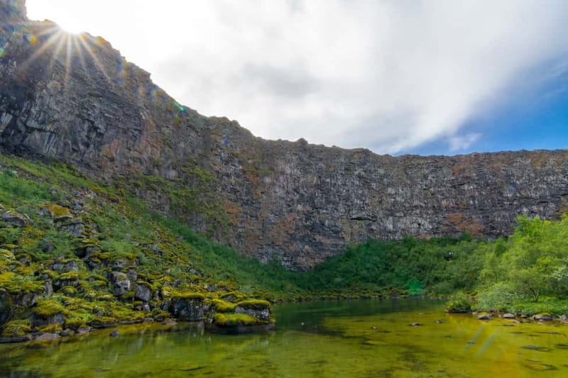 From Akureyri Port: Diamond Circle Guided Day Trip w/ Lunch - Goðafoss first: the “nice, but don’t miss the walk” start