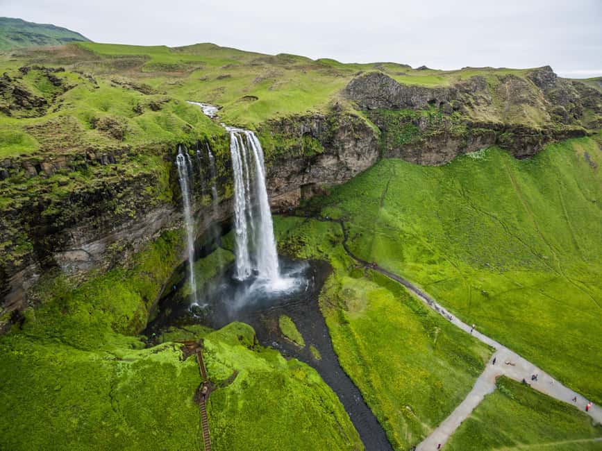 From Reykjavík: 2-Day South Coast Adventure - Vík lunch break: where the schedule gives you breathing room