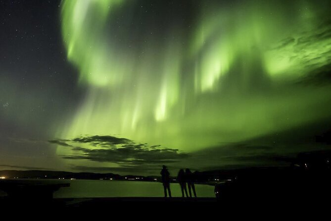 From Reykjavik 4x4 Minibus Northern Lights with Photo and Cocoa - What the small group setup changes on a cold night