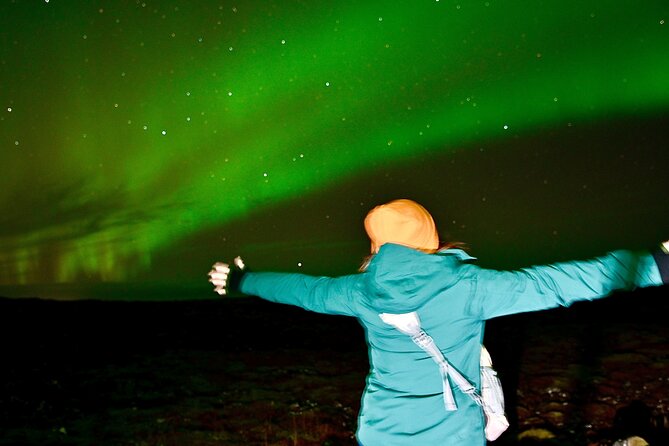 From Reykjavik 4x4 Minibus Northern Lights with Photo and Cocoa - The Kleifarvatn Lake stop: where the viewing effort concentrates