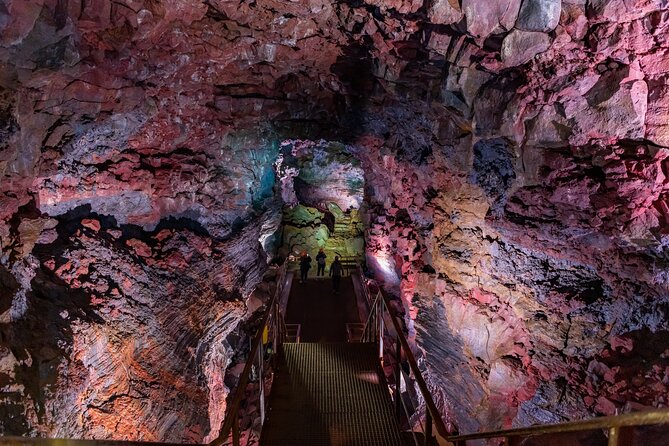 From Reykjavík: Evening Lava Tunnel Tour and Northern Lights Tour - Pickup, Timing, and Why This Works As An Evening Plan