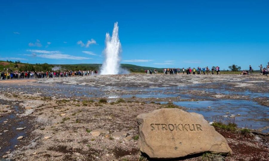 From Reykjavík: Full-day Golden Circle & Horse Riding Tour - Geysir and the eruption show, timing your camera and your patience