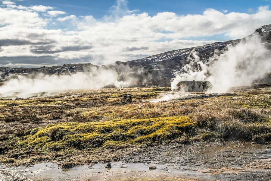 From Reykjavik: Golden Circle, Kerid, & Secret Lagoon Tour - Þingvellir National Park: UNESCO Plates You Can Stand On