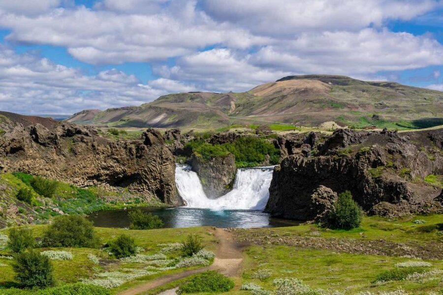 From Reykjavik: Landmannalaugar Day Tour by Luxury Jeep - Getting closer to the Highlands, colorful mountains and an active volcano vibe