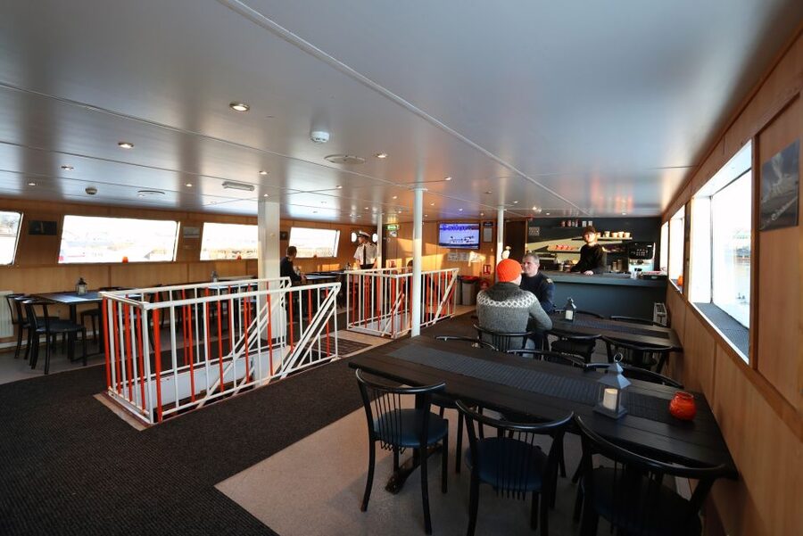 From Reykjavik: New Years Fireworks by Boat - The Timing: A Tight 2-Hour Window Built Around Midnight