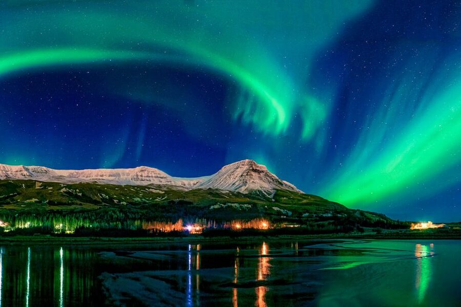 From Reykjavik: Northern Lights Chase with Expert Guide - From Reykjavik pickup to countryside roads: how the timing feels