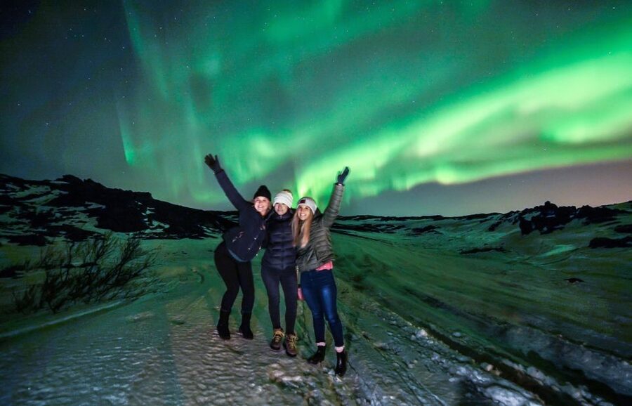 From Reykjavík: Northern Lights Super Jeep Tour - The Aurora Hunt in Motion: What Happens During Those 4 Hours
