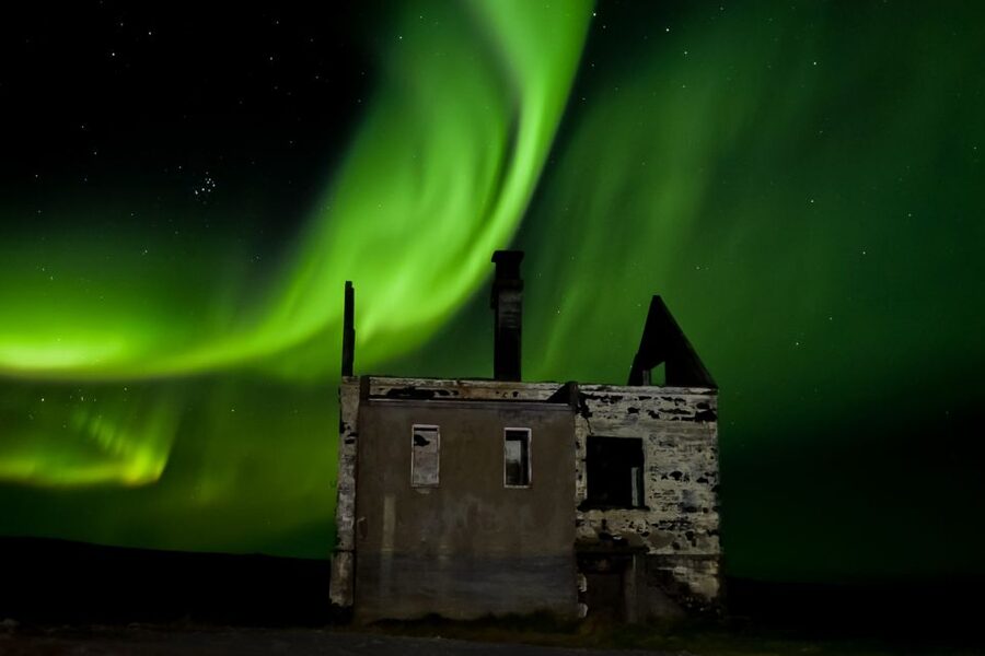 From Reykjavik: Northern Lights Tour with Hot Cocoa & Photos - Who this Northern Lights tour suits best