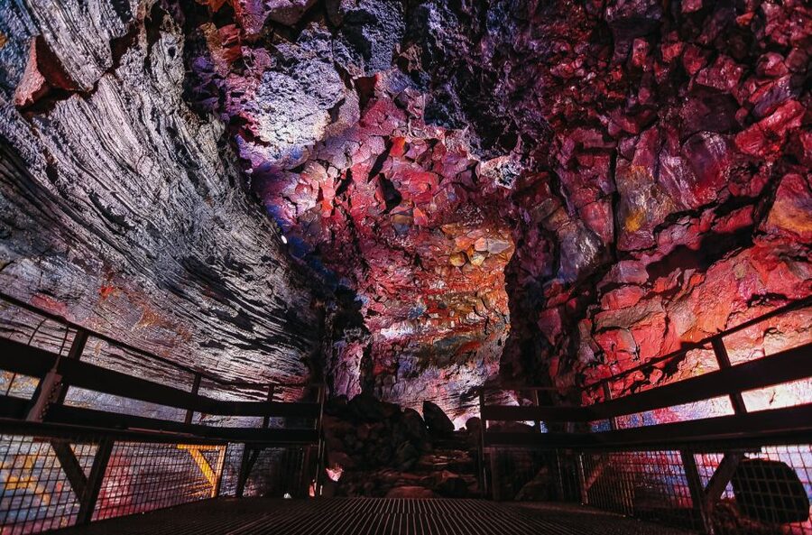 From Reykjavik: Raufarhólshellir Lava Tunnel by Bus - The one-hour cave tour: helmets, flashlights, and the guide’s role
