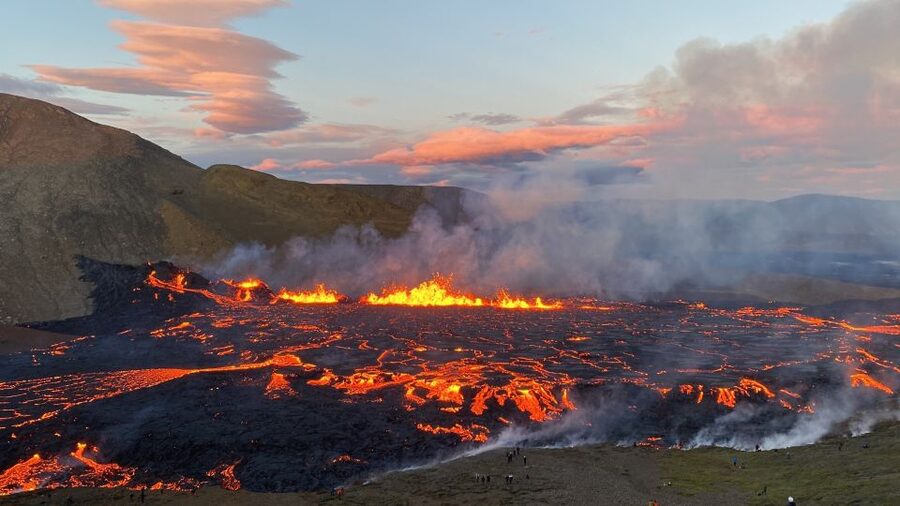 From Reykjavik: Reykjanes Geopark Tour and Sky Lagoon Visit - Reykjanes in an 11-hour loop: how the day flows