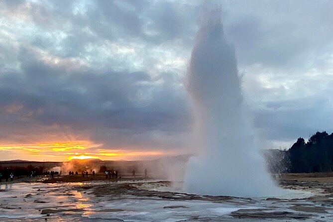 Full Day Golden Circle - Guided Tour - Flúðir and a natural hot pool: the relax part you will feel later