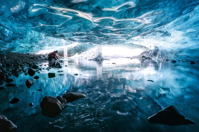 Glacier and Ice Cave Private Photoshoot - 15 Shot Photo Package - Lunch on the ice with sunset views