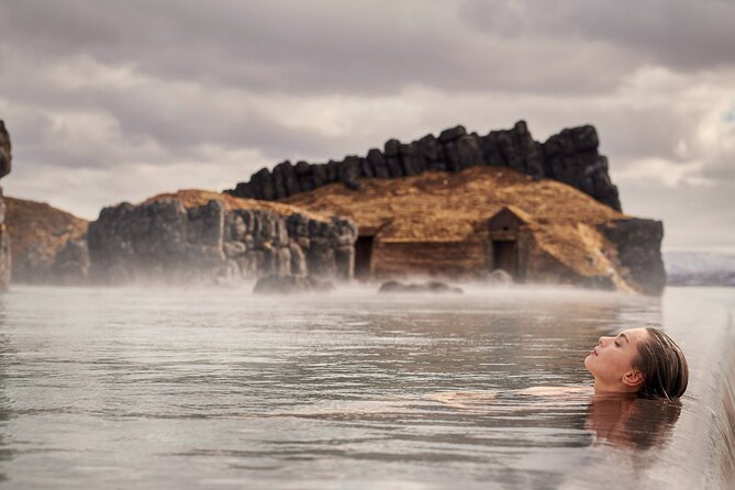 Golden Circle Full-Day Tour from Reykjavik with Admission to Sky Lagoon - Getting from the bus to Þingvellir National Park without losing the morning
