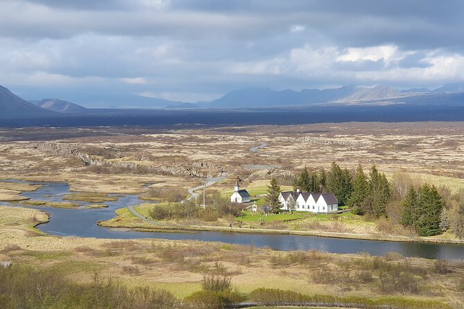 Golden Circle German-speaking small group tour from Reykjavík - Gullfoss Waterfall: How the Two Parking Lots Work