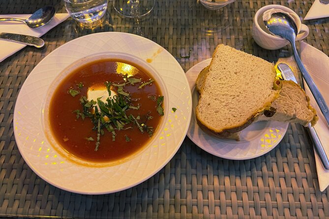 Golden Circle Silfra Snorkeling and Fridheimar Tomato Farm Lunch - Meet the guides and how the day stays organized