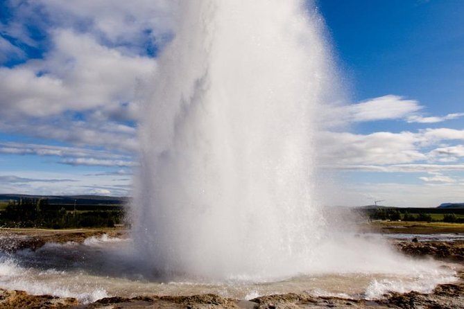 Golden Circle & South Coast Tour - Skógafoss and Seljalandsfoss: from top-of-falls photos to walking behind the water