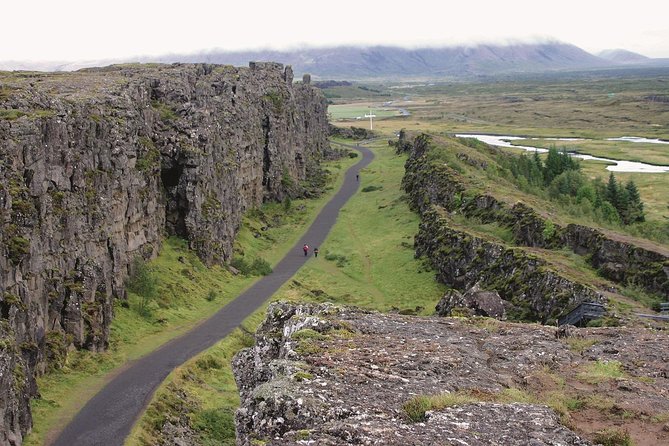 Golden Circle Super-Jeep Tour and Snowmobiling from Reykjavik - The guide factor: why some days feel richer than others