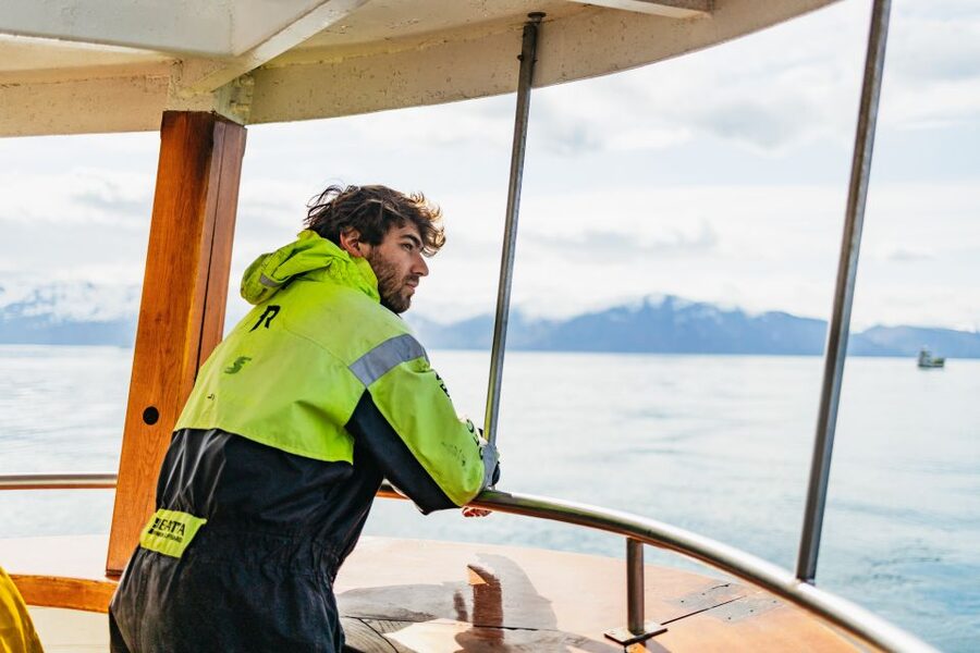 Húsavík: Whale Watching Tour with Guide - The 3-hour cruise flow, from harbor to the best whale-spotting moments