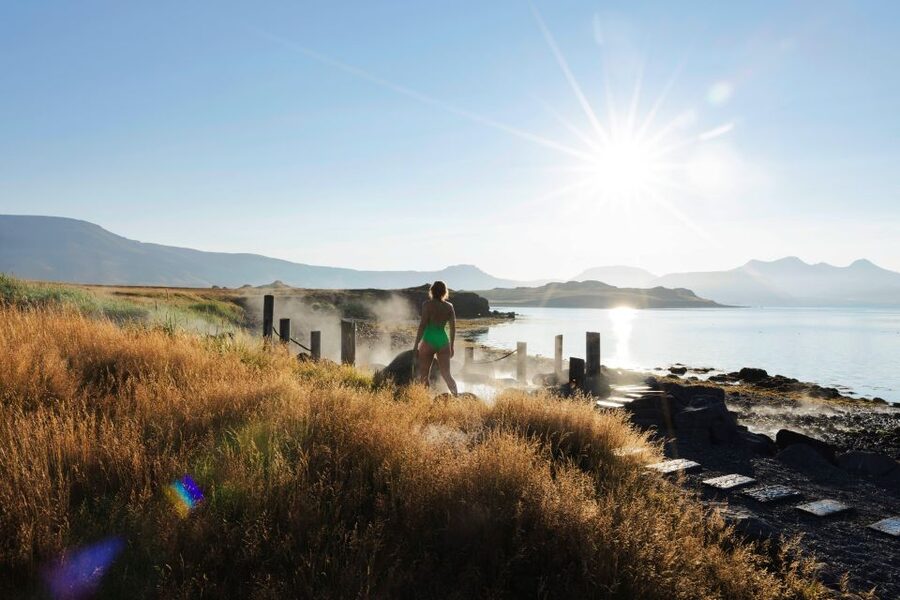 Hvammsvik Hot Springs: Admission Package - Timing in Iceland: Northern Lights or Midnight Sun, you choose