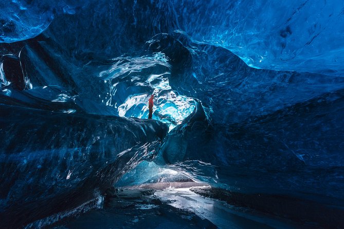 Ice Cave Tour in the National Park of Vatnajökull - Blue ice expectations, crowd reality, and photo sessions