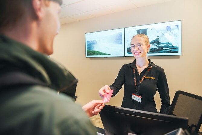 Iceland Airport Transfer from Reykjavík Hotels to KEF Airport - Who should book this transfer, and who should think twice